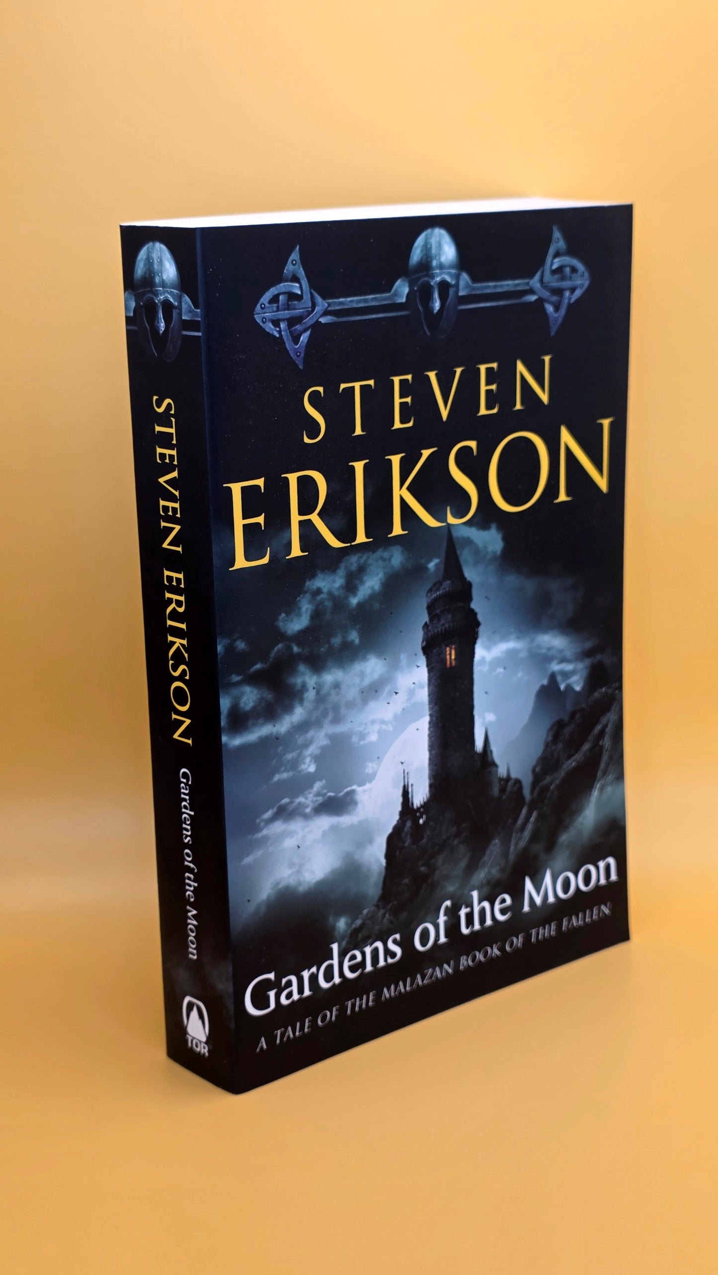 Gardens of the Moon: Malazan Book of the Fallen by Steven Erikson